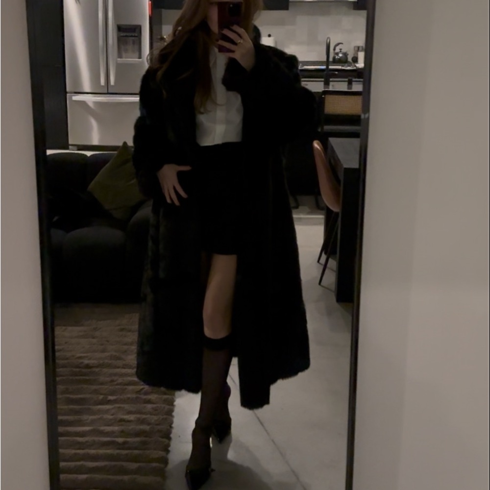 Amazing Black Faux Full Length Fur! Brand New by Terry Lewis.Stay warm in style - Picture 5 of 5
